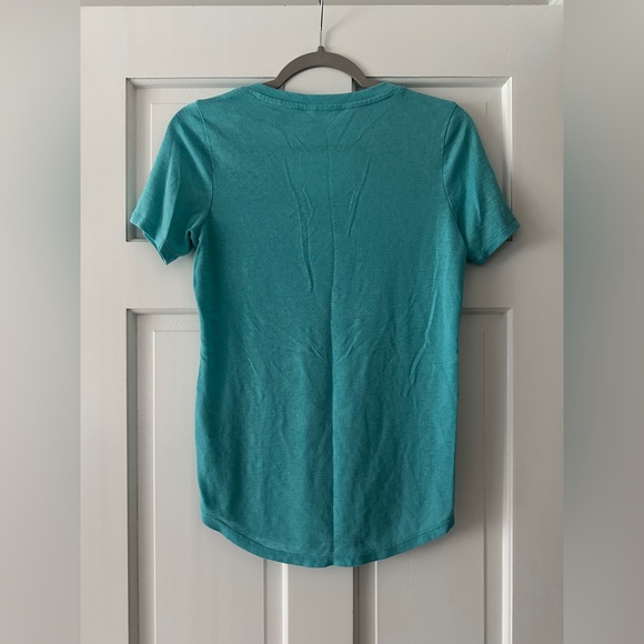 Athleta Breezy Scoop V Tee T-Shirt Gulf Green - Picture 2 of 5